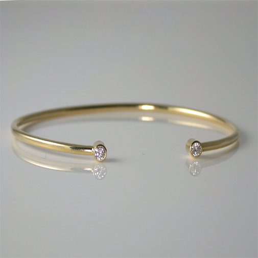 Bracelet in 18k gold with twvvs diamonds by designer and jeweler Susanne Lanng - Gl. Skagen