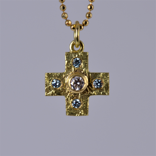 Cross in 18k gold with diamonds by danish jeweler and designer Susanne Lanng - Gl. Skagen.