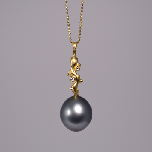 Pendant in 18k with Tahiti pearl and twvvs diamonds by Susanne Lanng. Danish designer and jeweler in Gl. Skagen.