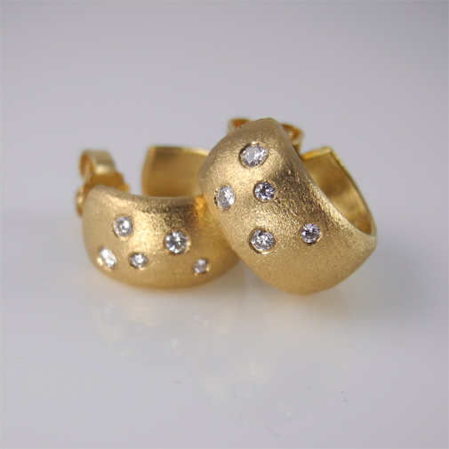 18k gold earrings with twvvs diamonds by Susanne Lanng - Gl. Skagen