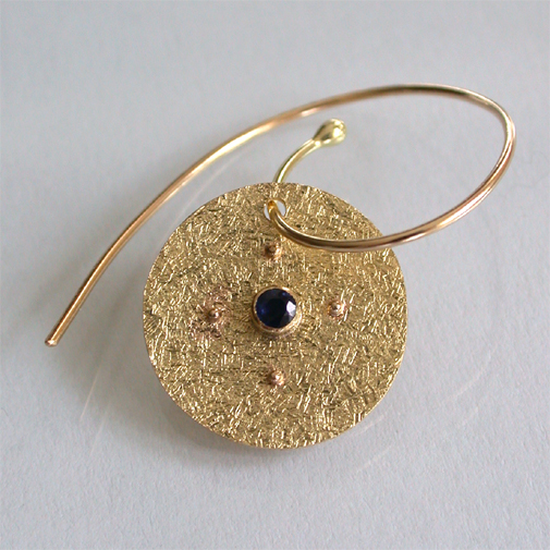 Earring 18k gold and sapphire by Susanne Lanng - Gl. Skagen