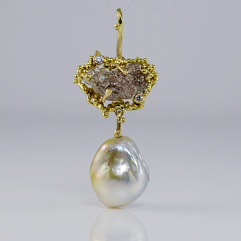 One of a kind - handcrafted, 18k, south sea pearl by designer and jeweler Susanne Lann - Gl. Skagen