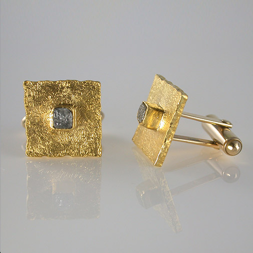 Cufflings in 24k of gold, 14k and raw diamonds by jeweler Susanne Lanng - Gl. Skagen