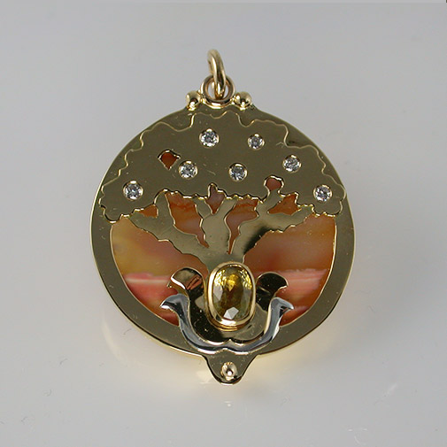 Handcrafted "Tree of life" shield in 18k gold with diamonds by Susanne Lanng - Gl. Skagen